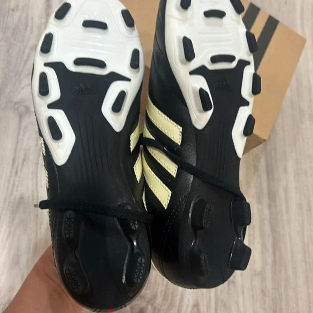 Adidas Black and Cream Soccer Shoes 5.5 YOUTH  NEW
